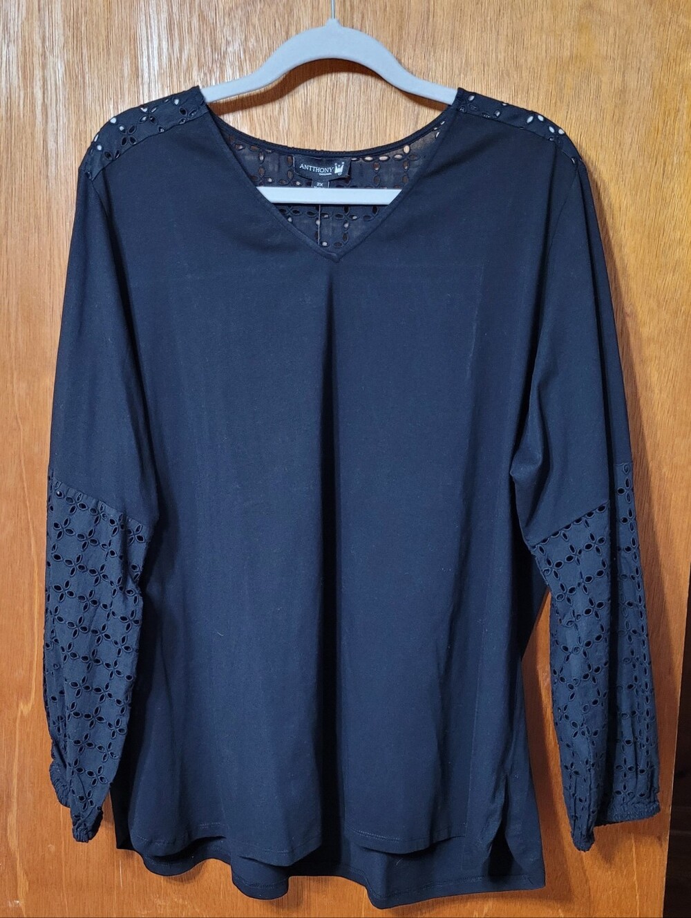Antthony Black Eyelet-Trim Long Sleeve V-Neck Top Size 2X NWT (1274)